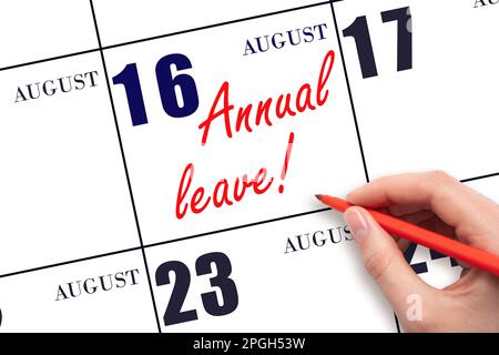 16th° giorno di agosto. Scrivere a mano il testo CONGEDO ANNUALE e disegnare il sole sulla data di calendario 16 agosto. Salvare la data. Tempo per le vacanze. vacat Foto Stock