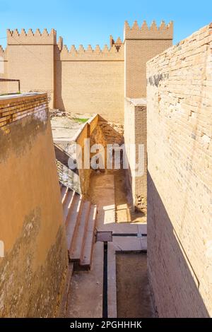 Ritratto Vista all'interno dei passaggi della città di Babilonia, che si ritiene sia il Palazzo del Re Nebucadnetsar. Foto Stock