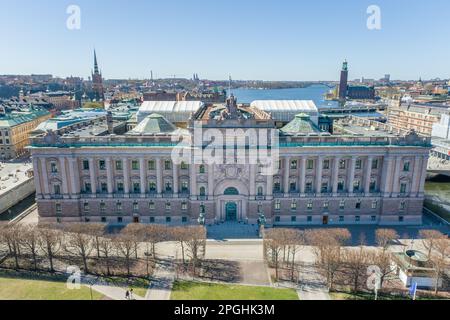 Parlamento Riksdagshuset a Stoccolma, Svezia. Riksdag - edificio del Parlamento svedese. Punto di vista del drone Foto Stock