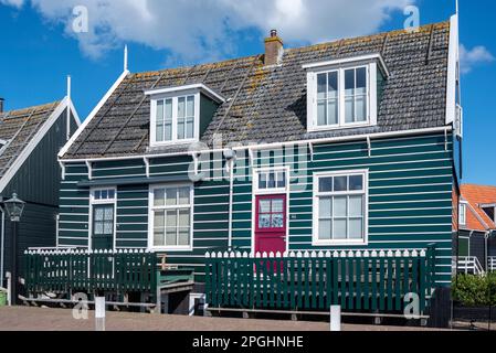 Caratteristica casa residenziale a Havenbuurt, isola Marken, Olanda del Nord, Paesi Bassi, Europa Foto Stock