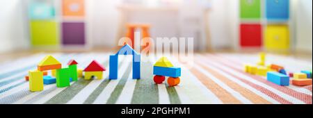 Sfondo panoramico dei blocchi colorati in sala giochi. Foto Stock
