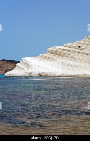 La Scala dei Turchi (Scala dei Turchi o Scalinata Turca) è una bellissima scogliera bianca di Realmonte, in provincia di Agrigento, nella Sicilia meridionale d'Italia Foto Stock