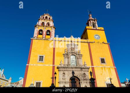 Guanajuato, Guanajuato, Messico, Basilica de Nuestra Senora de Guanajuato in plaza de la paz Foto Stock