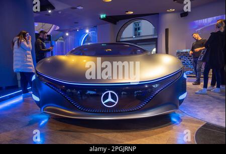 Mercedes Benz VISION AVTR Concept Vehicle, Studio Odeonsplatz, Monaco di Baviera, Germania Foto Stock