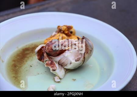 Uovo di Balut : embrione d'anatra bollito, uova fecondate, specialità culinarie asiatiche afrodisiache (cibo di strada) popolare in Filippine, Cambogia, Vietnam, Cina Foto Stock