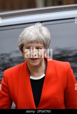 Theresa maggio MP lasciando 10 Downing Street dopo un ricevimento per la squadra di cricket Inghilterra T20, 22nd marzo 2023 Foto Stock
