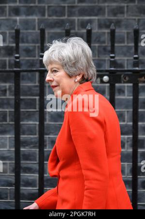 Theresa maggio MP lasciando 10 Downing Street dopo un ricevimento per la squadra di cricket Inghilterra T20, 22nd marzo 2023 Foto Stock