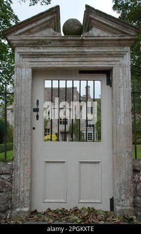 Avebury Manor e Giardino, nel villaggio di Avebury, nel Wiltshire. Foto Stock