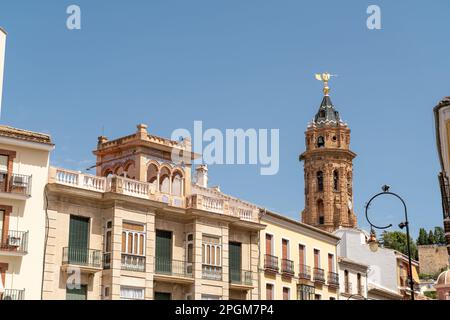 Centro della bellissima città spagnola Antequera. Destinazione turistica a Andalucía. Città storica e medievale con una bella architettura. Foto Stock