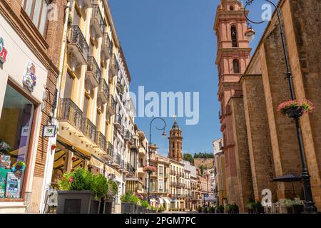 Centro della bellissima città spagnola Antequera. Destinazione turistica a Andalucía. Città storica e medievale con una bella architettura. Foto Stock