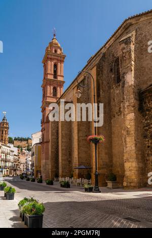 Centro della bellissima città spagnola Antequera. Destinazione turistica a Andalucía. Città storica e medievale con una bella architettura. Foto Stock