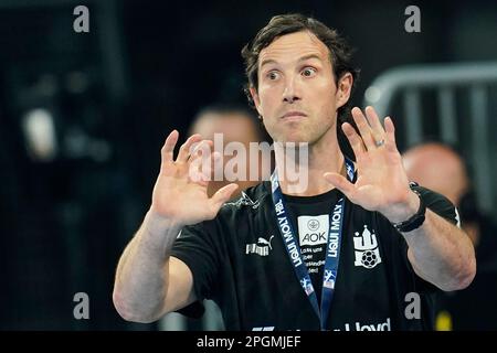 Mannheim, Germania. 23rd Mar, 2023. Pallamano: Bundesliga, Rhein-Neckar Löwen - HSV Hamburg, Matchday 24, SAP Arena. L'allenatore di Amburgo Torsten Jansen gesti. Credit: Uwe Anspach/dpa/Alamy Live News Foto Stock