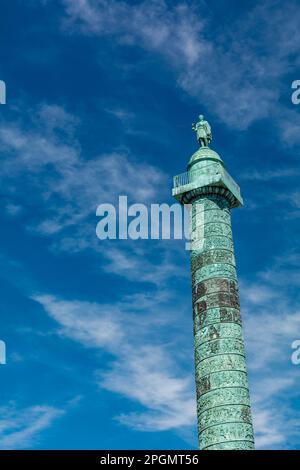 Vendome Column è una colonna Corinthiana alta 44 metri situata in Place Vendome, Parigi. Fu eretta nel 1810 per commemorare la vittoria di Napoleone ad Auste Foto Stock