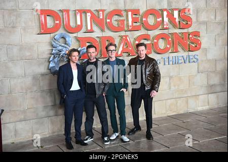 Dougie Poynter, Harry Judd, Tom Fletcher e Danny Jones partecipano alla prima mondiale di Dungeons & Dragons: Honor Among Thieves, Londra, Regno Unito. Foto scattata il 23 marzo 2023. Credit: Vedi li/Picture Capital/Alamy Live News Foto Stock