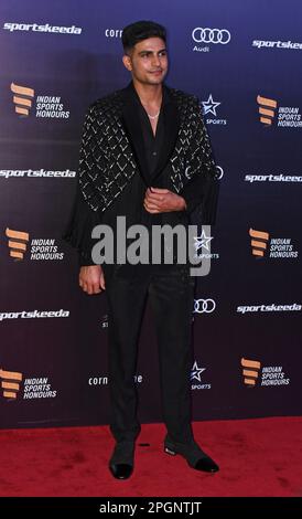 Mumbai, India. 23rd Mar, 2023. Il cricketer indiano Shubman Gill posa per una foto durante il tappeto rosso degli Indian Sports Honours a Mumbai. Il premio mira a premiare l'eccellenza in vari sport e a nutrire i talenti futuri. (Foto di Ashish Vaishnav/SOPA Images/Sipa USA) Credit: Sipa USA/Alamy Live News Foto Stock