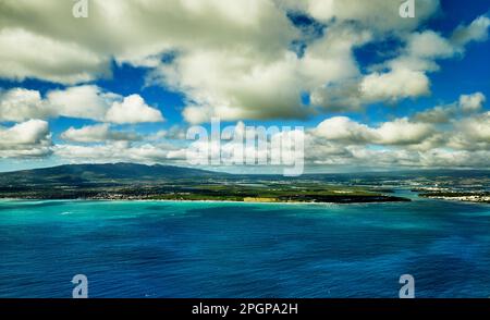 Vista aerea di Iroquois Point e ingresso a Pearl Harbor sull'isola di Oahu, Hawaii Foto Stock