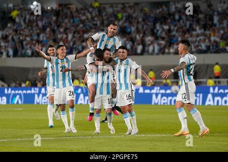 23 marzo 2023, Argentina, Buenos Aires: Calcio: Internazionale, Argentina - Panama, Estadio Mas Monumental. La squadra argentina alliera con Lionel messi (10). Foto: Gustavo Ortiz/dpa Foto Stock