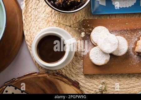 Brunch tavolo con dolci peruviani dessert buffet tavolo brunch dolce Foto Stock