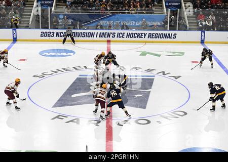 Fargo, North Dakota, giovedì 23 marzo 2023. Giovedì 23 marzo 2023, le squadre hanno aperto una partita al torneo di hockey maschile della West Regional of the NCAA tra il Canisius College Golden Griffins e la University of Minnesota Golden Gophers presso la Scheels Arena di Fargo, North Dakota. Minnesota ha vinto 9-2. Di Russell Hons/CSM Foto Stock