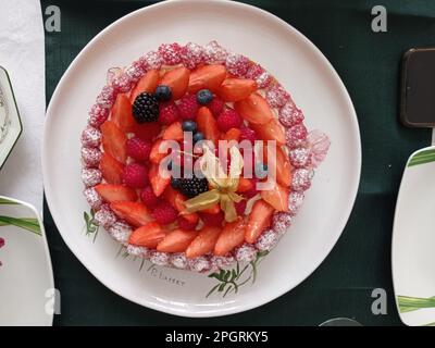 LES GÂTEAUX SUR UNE TABLE FRANCOAISE Foto Stock