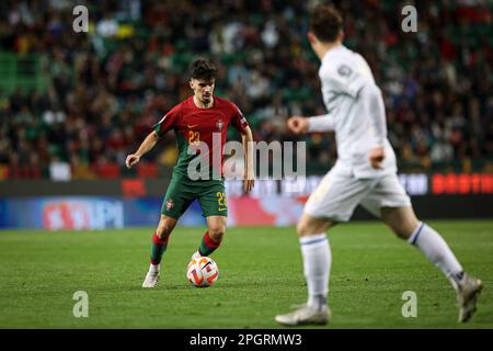 Lisbona, Portogallo. 23rd Mar, 2023. Vitinha del Portogallo in azione durante il turno di qualificazione UEFA euro 2024 di gruppo J match tra Portogallo e Liechtenstein all'Estadio Jose Alvalade. Punteggio finale; Portogallo 4:0 Liechtenstein. Credit: SOPA Images Limited/Alamy Live News Foto Stock