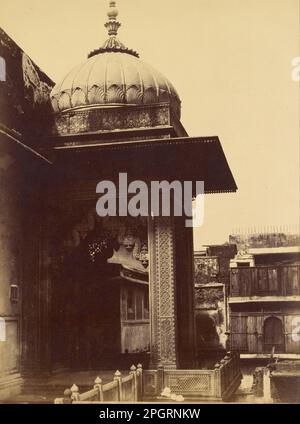 Unidentified Building with Balcony, Delhi] 1858 di Charles Moravia Foto Stock