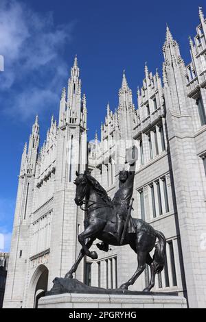 Emoblemi araldici all'ingresso del Marischal College di Aberdeen Foto Stock