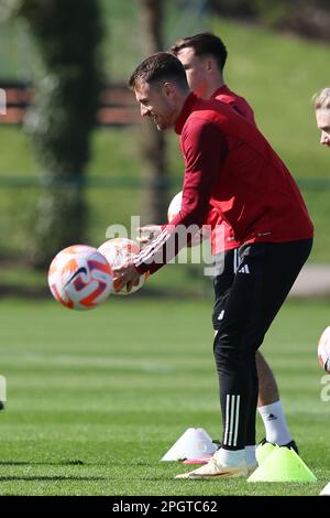 Cardiff, Regno Unito. 24th Mar, 2023. Aaron Ramsey of Wales durante gli allenamenti della squadra di calcio del Galles al vale Resort nel Galles del Sud venerdì 24th marzo 2023. La squadra si sta allenando prima della qualificazione UEFA euro 2024 contro la Croazia di domani. pic di Andrew Orchard/Andrew Orchard SPORTS photography/Alamy Live News Credit: Andrew Orchard SPORTS photography/Alamy Live News Foto Stock