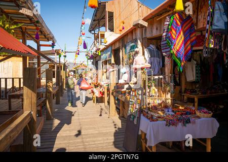 Negozi di souvenir a San Juan la Laguna Guatemala Foto Stock