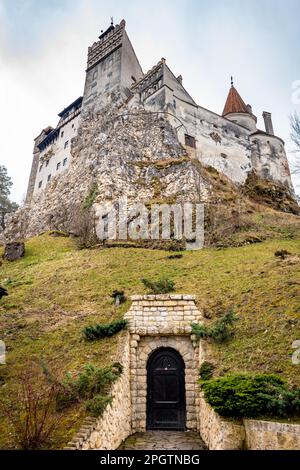 Castello di Bran in Transilvania, Romania - esterno. La leggendaria casa di Dracula. Foto Stock