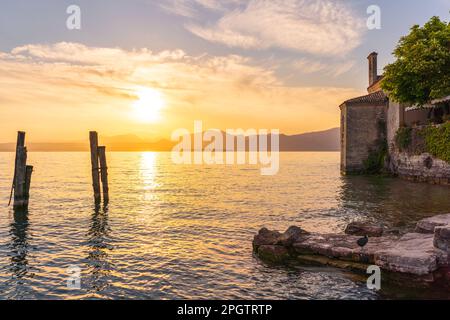 Punta San Vigilio, Tramonto sul Lago di Garda Foto Stock