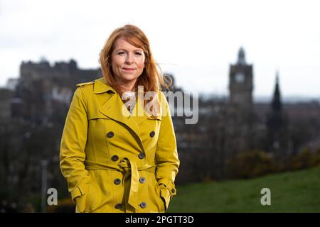 Edimburgo, Scozia, Regno Unito. 24th Mar, 2023. NELLA FOTO: Ash Regan MSP, candidato alla leadership del Partito Nazionale Scozzese (SNP) e per il prossimo primo Ministro della Scozia, mette in ultima battuta gli ultimi giorni di campagna prima che i voti si chiudano l'ultimo fine settimana prima che il prossimo primo Ministro venga votato in questa settimana. Credit: Colin D Fisher/CDFIMAGES.COM Credit: Colin Fisher/Alamy Live News Foto Stock