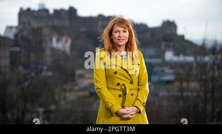 Edimburgo, Scozia, Regno Unito. 24th Mar, 2023. NELLA FOTO: Ash Regan MSP, candidato alla leadership del Partito Nazionale Scozzese (SNP) e per il prossimo primo Ministro della Scozia, mette in ultima battuta gli ultimi giorni di campagna prima che i voti si chiudano l'ultimo fine settimana prima che il prossimo primo Ministro venga votato in questa settimana. Credit: Colin D Fisher/CDFIMAGES.COM Credit: Colin Fisher/Alamy Live News Foto Stock