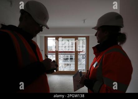 Saint Denis. 24th Mar, 2023. I giornalisti visitano il villaggio degli atleti di Parigi 2024 Giochi Olimpici e Paralimpici a Saint-Denis, Francia, 24 marzo 2023. Credit: Gao Jing/Xinhua/Alamy Live News Foto Stock