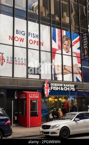 Gordon Ramsay's fish and chips è il ristorante più recente del famoso chef, un fast food, situato a Times Square, 2023, New York City, USA Foto Stock