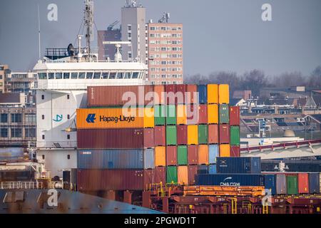 Nave da carico container Nordic Hamburg, BG Freight Line, sulla Nieuwe Waterweg, entrata al porto di Europoort, all'altezza di Hoek van Holland, Ro Foto Stock