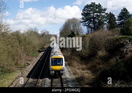 Chiltern Railways treno diesel classe 168 che viaggia tra Leamington Spa e Warwick, Warwickshire, Regno Unito Foto Stock