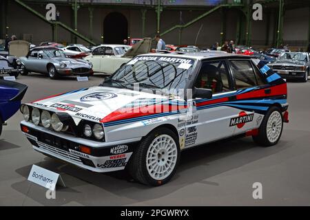 Parigi, Francia - 4 febbraio 2020: Vendita Bonhams 2020 al Grand Palais di Parigi. Focus su una Lancia Delta HF integrale 1988 Gruppo A Rally Car 8V. Foto Stock