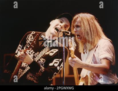 Rick Nielsen e Robin Zander of Cheap Trick, Civic Center, Providence, Rhode Island, Stati Uniti, Febbraio 24, 1981. Foto Stock