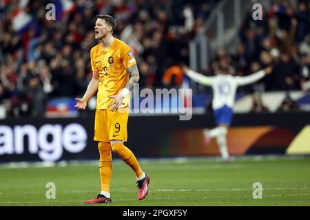 SAINT-DENIS - Wout Weghorst d'Olanda deluso dopo che Kylian Mbappe ha vinto la 4-0 in Francia durante la partita di qualificazione UEFA EURO 2024 tra Francia e Paesi Bassi allo Stade de France il 24 marzo 2023 a Saint-Denis, Francia. ANP MAURICE VAN PIETRA Foto Stock