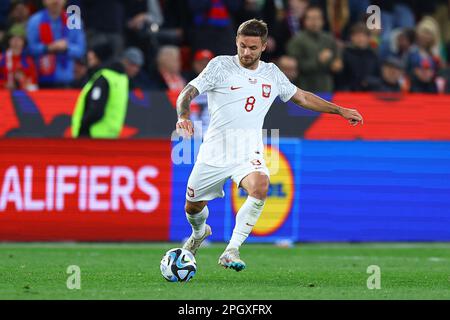 Praga, Repubblica Ceca. 24th Mar, 2023. Karol Linetty durante la partita di qualificazione UEFA euro 2024 tra la Repubblica Ceca e la Polonia il 24 marzo 2023 a Praga, Repubblica Ceca. (Foto di Pawel Andrachiewicz/PressFocus/Sipa USA) Credit: Sipa USA/Alamy Live News Foto Stock