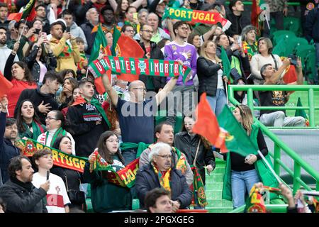 Lisbona, Portogallo. 23rd Mar, 2023. Marzo 23, 2023. Lisbona, Portogallo. Tifosi portoghesi durante il 1st° turno del Gruppo J per il turno di qualificazione Euro 2024, Portogallo vs Liechtenstein Credit: Alexandre de Sousa/Alamy Live News Foto Stock