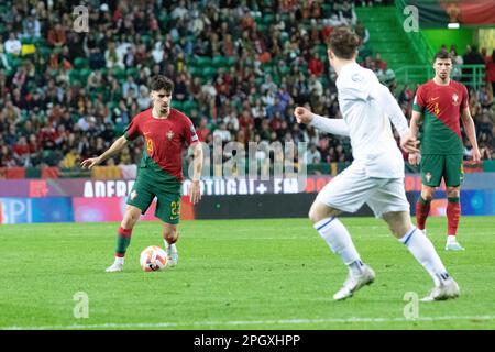 Lisbona, Portogallo. 23rd Mar, 2023. Marzo 23, 2023. Lisbona, Portogallo. Vitinha, centrocampista portoghese e parigino Saint-Germain (23) in azione durante il 1st° turno del Gruppo J per il turno di qualificazione Euro 2024, Portogallo vs Liechtenstein Credit: Alexandre de Sousa/Alamy Live News Foto Stock