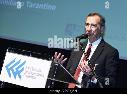 Milano, Italia. 24th Mar, 2023. Milano, Italia ha decomposto la Stagione 2023 la presentazione del nuovo programma della Fondazione Giangiacomo Feltrinelli con la partecipazione e la relazione di Francesco Hollande ex Presidente della Repubblica francese, Carlo Feltrinelli Presidente della Fondazione Feltrinelli, Giuseppe Sala Sindaco di Milano, Marco Alparone Vice Presidente e Consigliere economico e finanziario della Regione Lombardia, Massimiliano Tarantino Direttore della Fondazione G. Feltrinelli nella foto:Giuseppe Sala Sindaco di Milano Credit: Agenzia indipendente per le foto/Alamy Live News Foto Stock