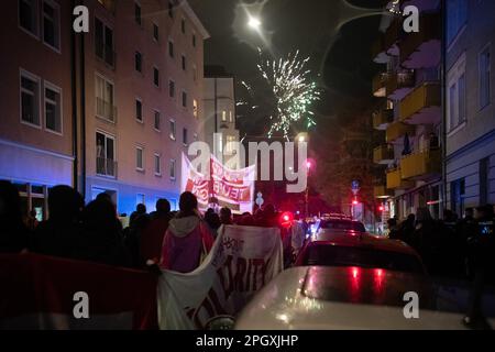 Monaco, Germania. 24th Mar, 2023. In occasione di una protesta contro gli antiabortisti e i fondamentalisti cristiani il giorno dopo, centinaia di persone si sono riunite a una manifestazione femminista per il diritto di porre fine a una gravidanza a Monaco, in Germania, il 24 marzo 2023. (Foto di Alexander Pohl/Sipa USA) Credit: Sipa USA/Alamy Live News Foto Stock