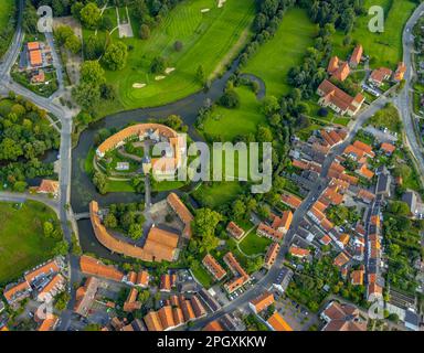 Veduta aerea, il castello di Burgsteinfurt, chiamato anche castello di Steinfurt, nel distretto di Burgsteinfurt a Steinfurt, Münsterland, Renania settentrionale-Vestfalia, Germ Foto Stock