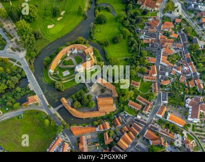 Veduta aerea, il castello di Burgsteinfurt, chiamato anche castello di Steinfurt, nel distretto di Burgsteinfurt a Steinfurt, Münsterland, Renania settentrionale-Vestfalia, Germ Foto Stock