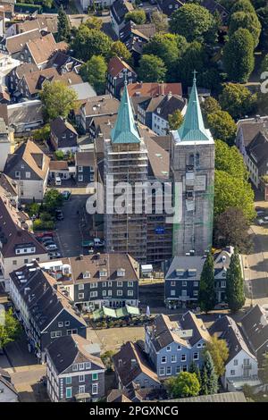 Fotografia aerea, ristrutturazione della torre della chiesa di evang. Christuskirche in Schwelm, zona della Ruhr, Renania settentrionale-Vestfalia, Germania, luogo di culto, contro Foto Stock