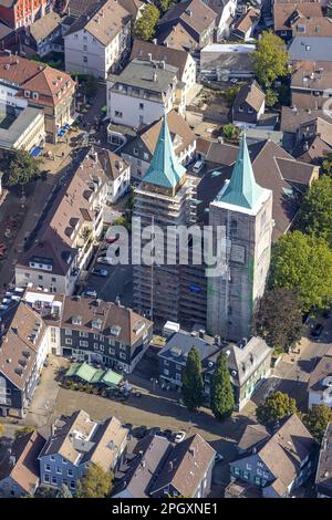 Fotografia aerea, ristrutturazione della torre della chiesa di evang. Christuskirche e Altmarkt a Schwelm, zona della Ruhr, Renania settentrionale-Vestfalia, Germania, luogo di Foto Stock