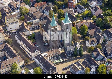 Fotografia aerea, ristrutturazione della torre della chiesa di evang. Christuskirche in Schwelm, zona della Ruhr, Renania settentrionale-Vestfalia, Germania, luogo di culto, contro Foto Stock